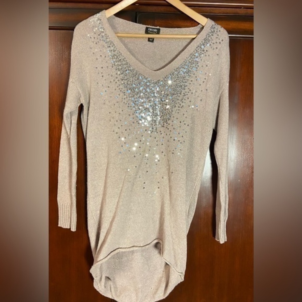 Nicole Miller Sequined V-Neck Sweater. Tan. X-Small